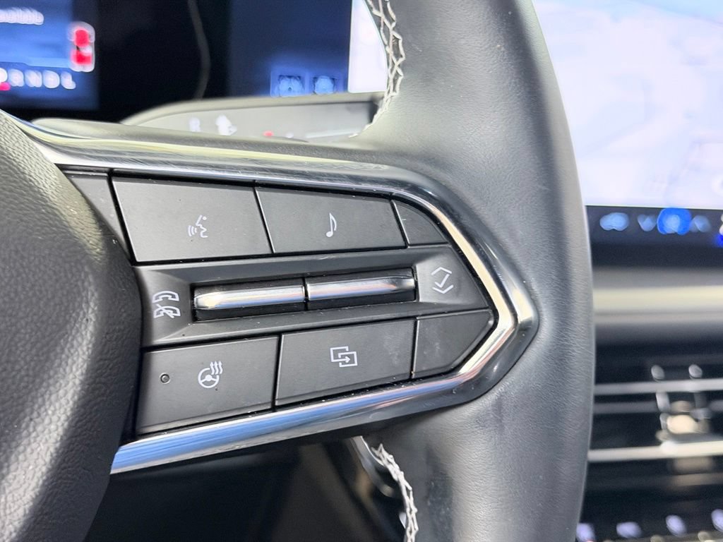 Used 2025 Chevrolet Traverse LT FWD image 52