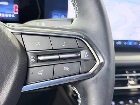 Used 2025 Chevrolet Traverse LT FWD image 52