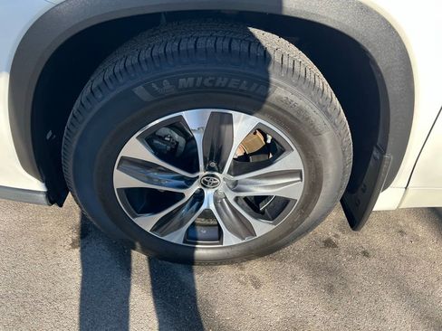 Used 2021 Toyota Highlander XLE image 12