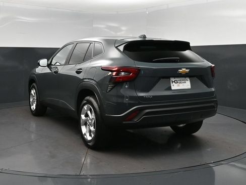 New 2026 Chevrolet Trax LS w/ LS Convenience Package FWD image 5
