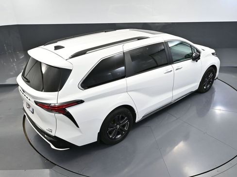 Used 2024 Toyota Sienna XSE AWD/4WD image 57