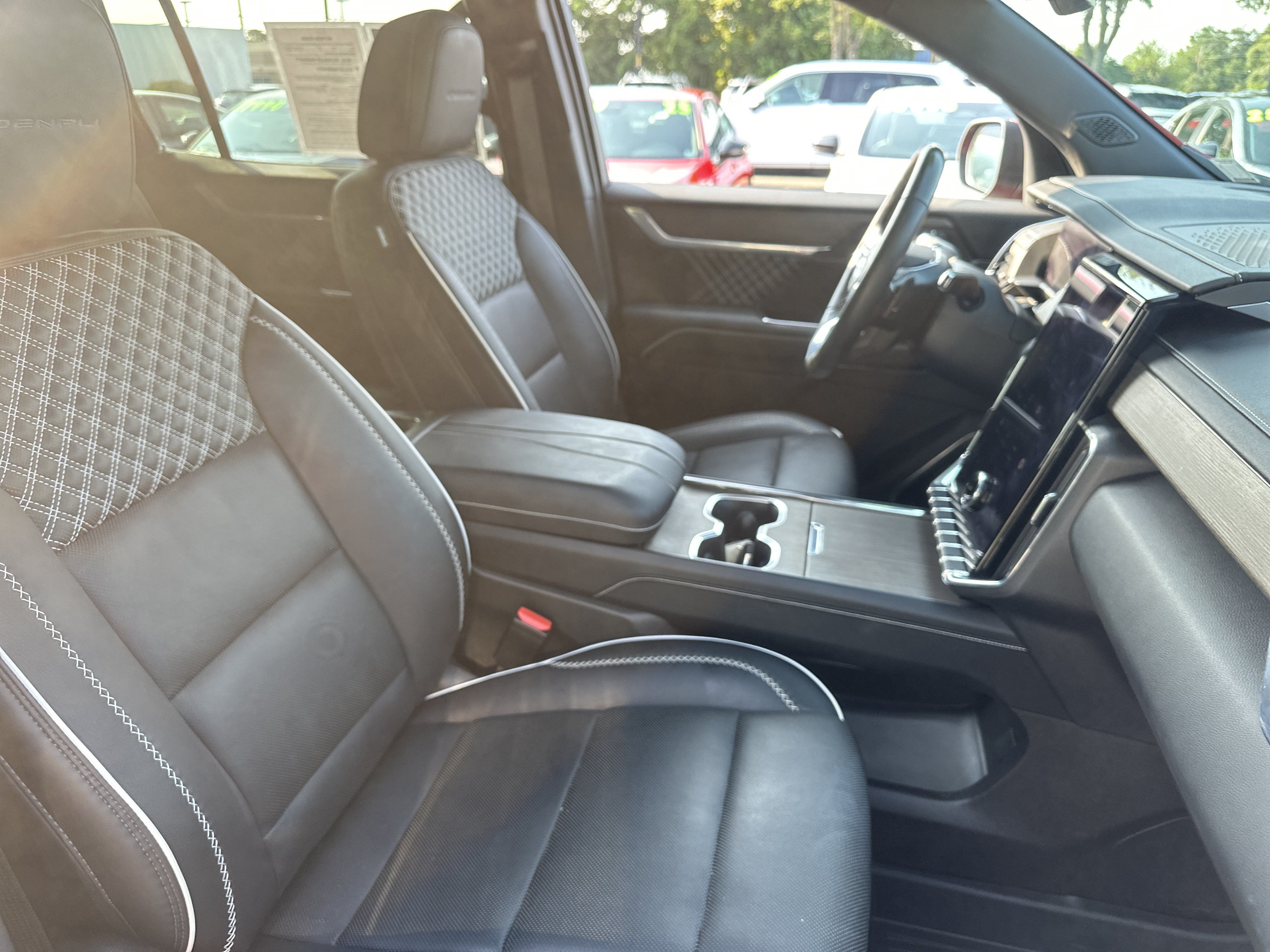 Used 2024 GMC Acadia Denali AWD/4WD image 13