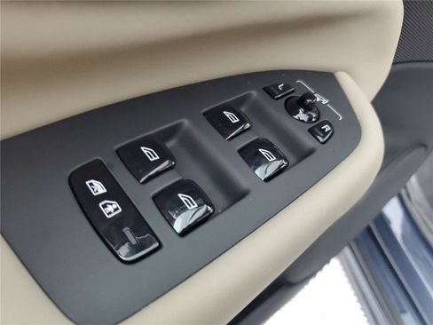 Certified 2026 Volvo XC90 B6 Plus AWD/4WD image 18