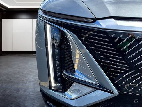 Certified 2025 Cadillac Lyriq Luxury w/ LPO, Floor Liner Package AWD/4WD image 30