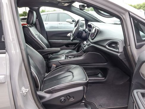 Used 2022 Chrysler Pacifica Limited w/ S Appearance Package AWD/4WD image 30