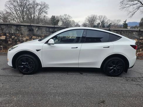 Used 2024 Tesla Model Y Long Range image 7