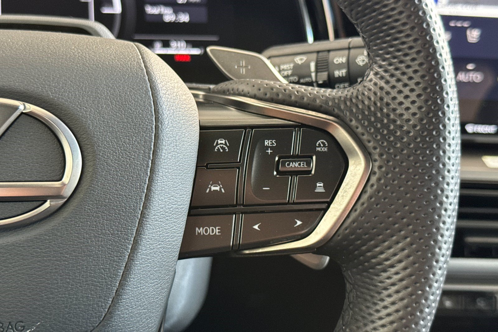Certified 2026 Lexus TX 500h AWD w/ Technology Package image 32