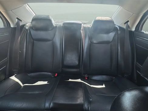 Used 2016 Chrysler 300 C RWD image 18