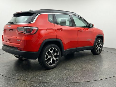 Used 2025 Jeep Compass Limited image 9