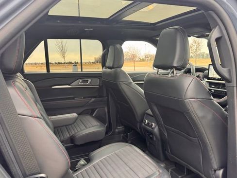 Used 2025 Ford Explorer ST-Line w/ ST-Line Street Pack image 28
