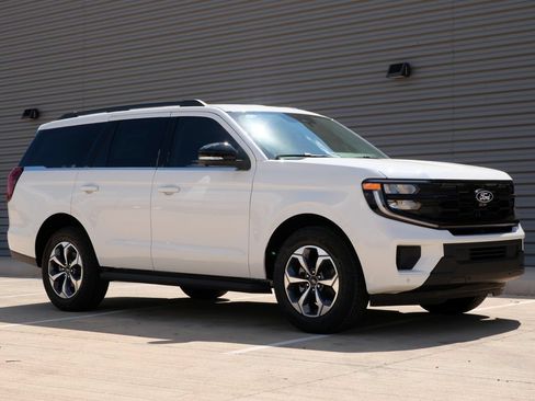 New 2027 Ford Expedition Active AWD/4WD image 1