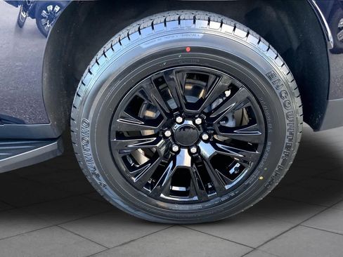 Used 2024 GMC Yukon XL Denali AWD/4WD image 11