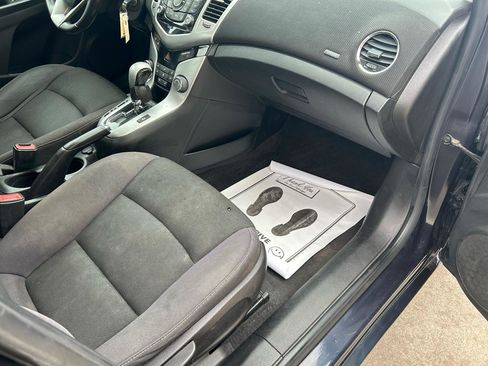 Used 2014 Chevrolet Cruze LT image 12