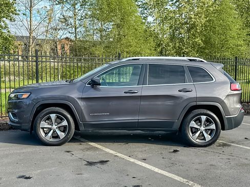 Used 2019 Jeep Cherokee Limited w/ Luxury Group AWD/4WD image 6