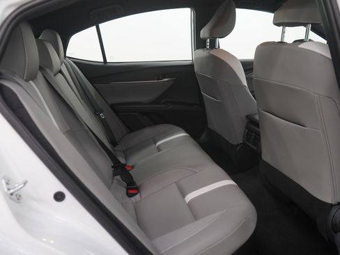 Used 2025 Toyota Camry SE image 11