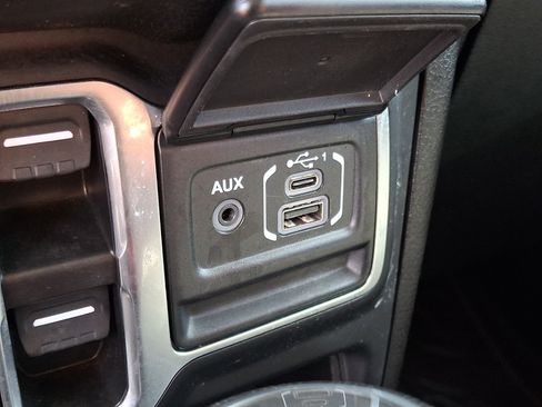 Used 2024 Jeep Gladiator Sport AWD/4WD image 23