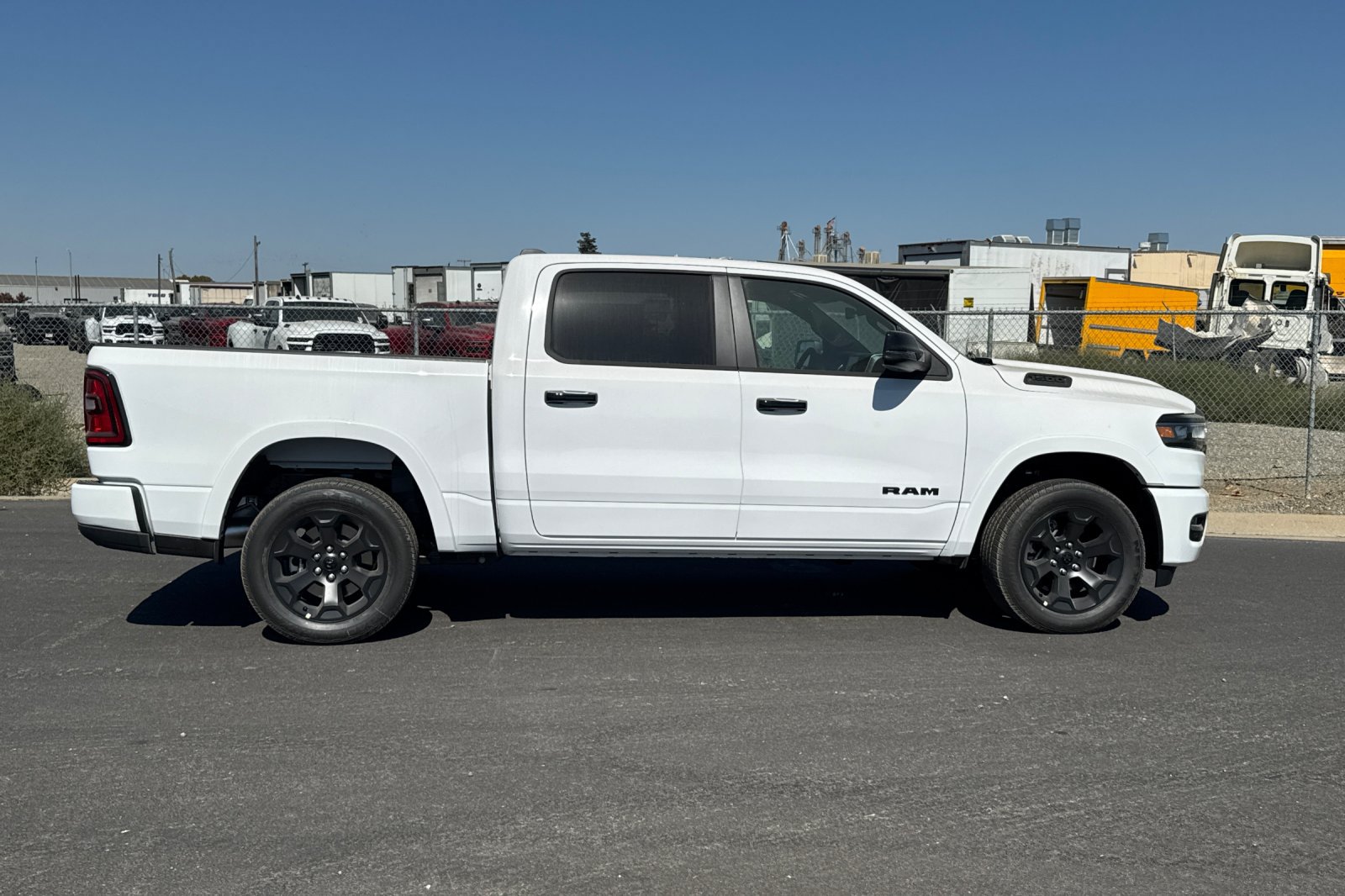 New 2027 RAM 1500 4x4 Crew Cab image 2