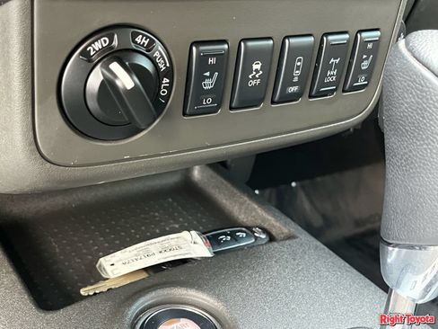 Used 2021 Nissan Frontier PRO-4X w/ Pro-4x Utility Package AWD/4WD image 30