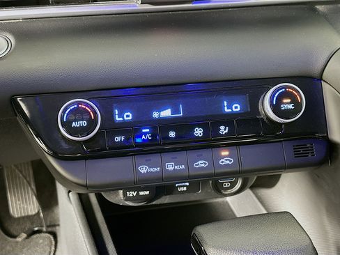 Used 2022 Hyundai Elantra SEL image 23