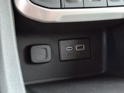 Used 2023 GMC Acadia SLE FWD image 28