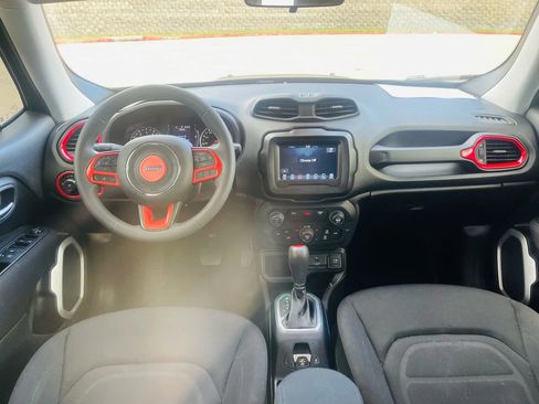 Used 2019 Jeep Renegade Latitude image 11
