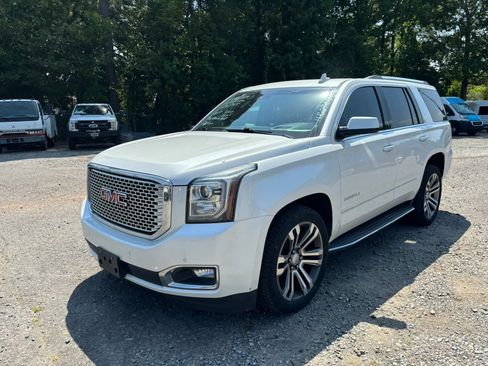 Used 2017 GMC Yukon Denali w/ Open Road Package AWD/4WD image 8