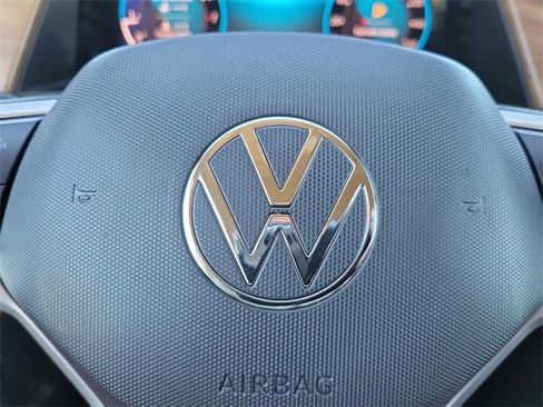 Used 2025 Volkswagen Atlas SE image 28