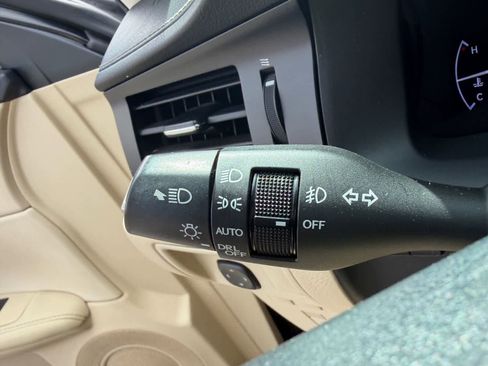 Used 2013 Lexus ES 350 w/ Premium Pkg FWD image 25