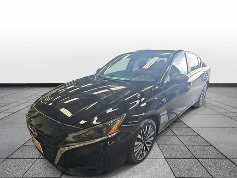 Used 2025 Nissan Altima 2.5 SV FWD image 1