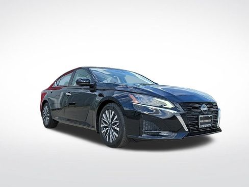 Used 2023 Nissan Altima 2.5 SV FWD image 7