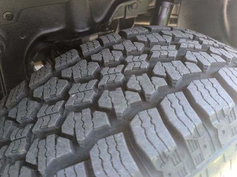 Used 2010 Jeep Commander Sport w/ Sun/Sound Group image 40