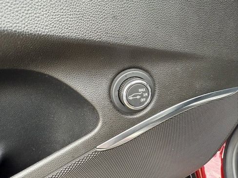 Used 2020 Buick Enclave Essence w/ Sport Touring Edition image 32