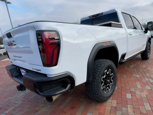 Used 2024 GMC Sierra 2500 AT4X image 9