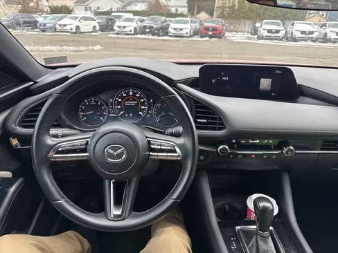 Used 2020 MAZDA MAZDA3 Hatchback w/ Preferred Package image 29