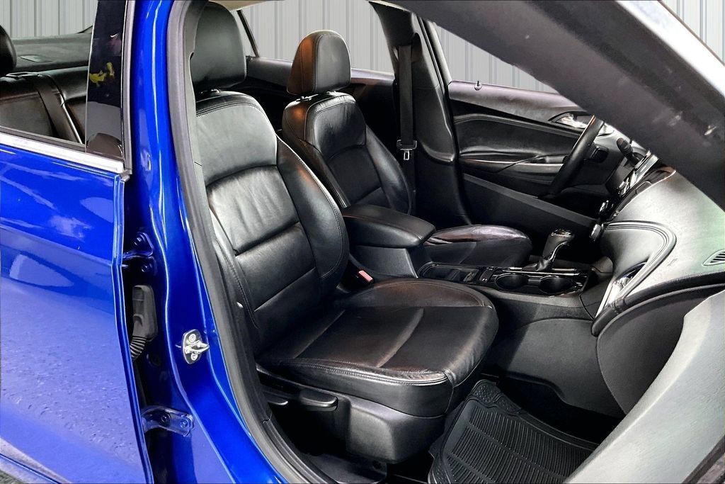 Used 2018 Chevrolet Cruze Premier w/ Enhanced Convenience Package FWD image 29