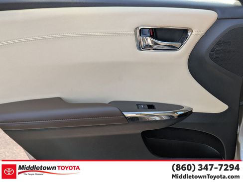 Certified 2017 Toyota Avalon XLE Premium image 30