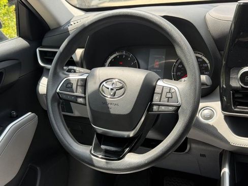 Used 2020 Toyota Highlander L AWD/4WD image 14