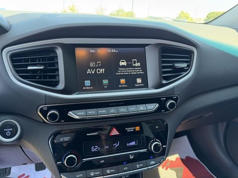 Used 2019 Hyundai Ioniq Electric FWD image 9