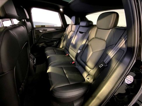 Certified 2024 Porsche Macan image 24