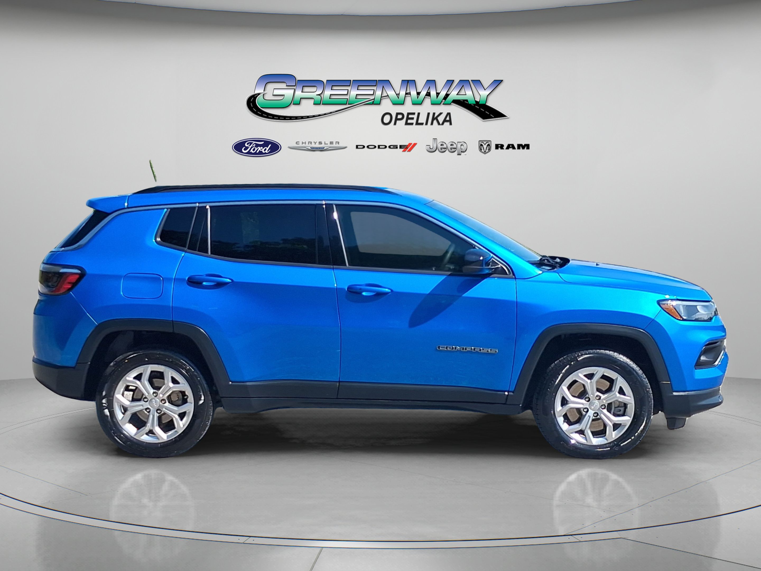 Used 2024 Jeep Compass Latitude AWD/4WD image 8