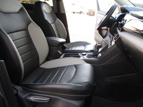 Used 2022 Volkswagen Taos SEL image 25