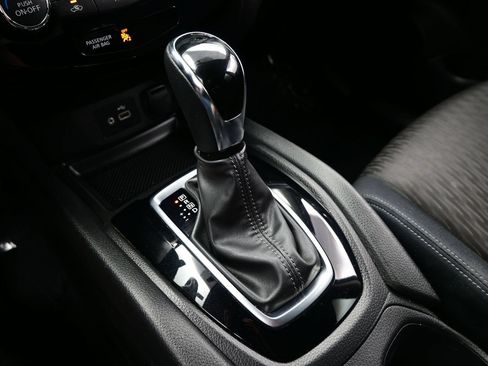 Used 2018 Nissan Rogue SV FWD image 20