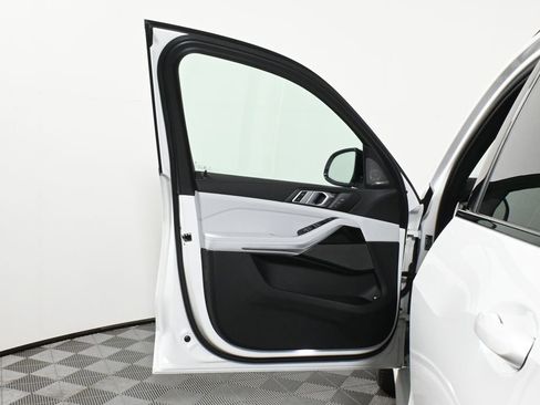 Used 2026 BMW X5 xDrive50e w/ M Sport Package image 30