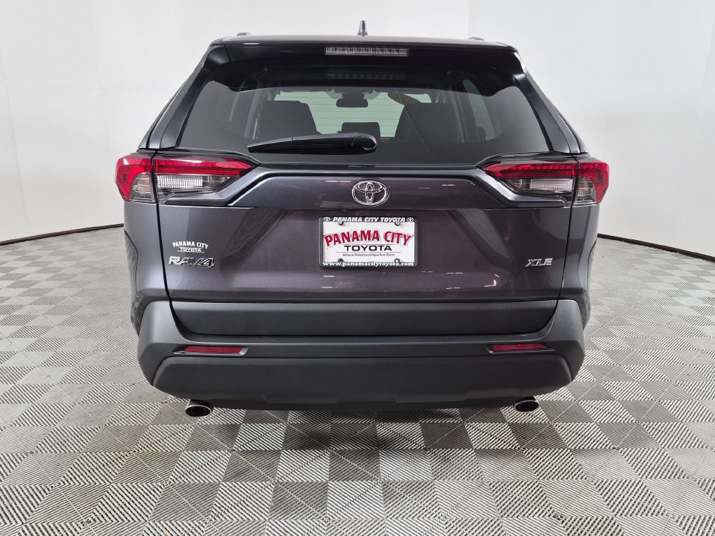 Used 2024 Toyota RAV4 XLE w/ Convenience Package FWD image 4