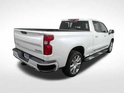 Used 2024 Chevrolet Silverado 1500 High Country w/ High Country Premium Package AWD/4WD image 3