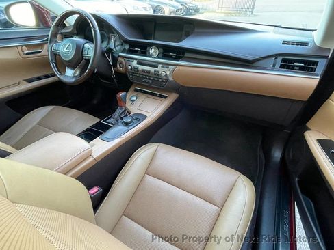 Used 2017 Lexus ES 350 w/ Premium Package FWD image 17
