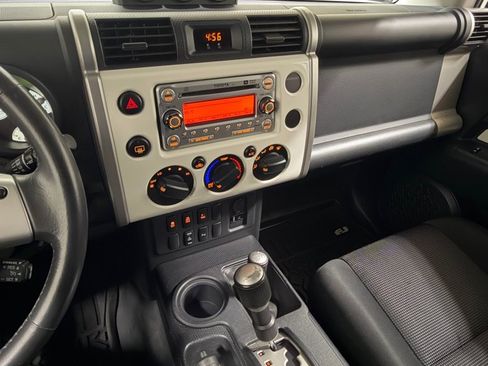 Used 2014 Toyota FJ Cruiser 4WD w/ Upgrade Package image 13