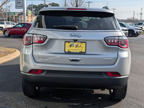 Used 2024 Jeep Compass Latitude image 5