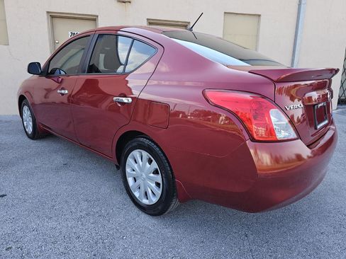 Used 2013 Nissan Versa SV FWD image 21