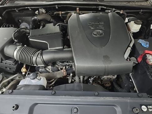 Used 2018 Toyota Tacoma SR5 image 12